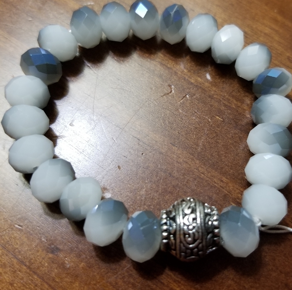 Gray-blue-white stones stretch bracelet